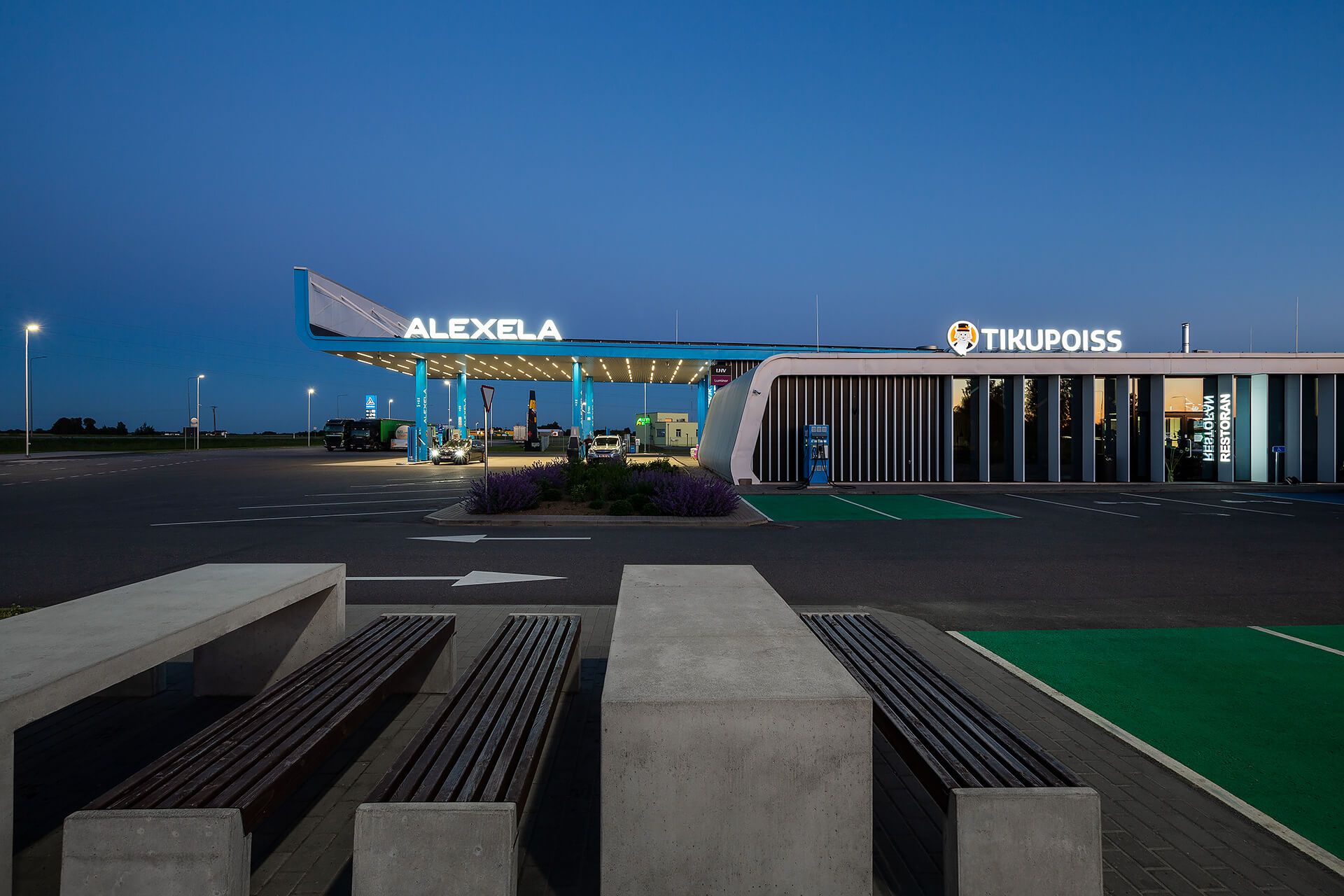 Автозаправочная станция ALEXELA Придорожный ресторан TIKUPOISS Эстония