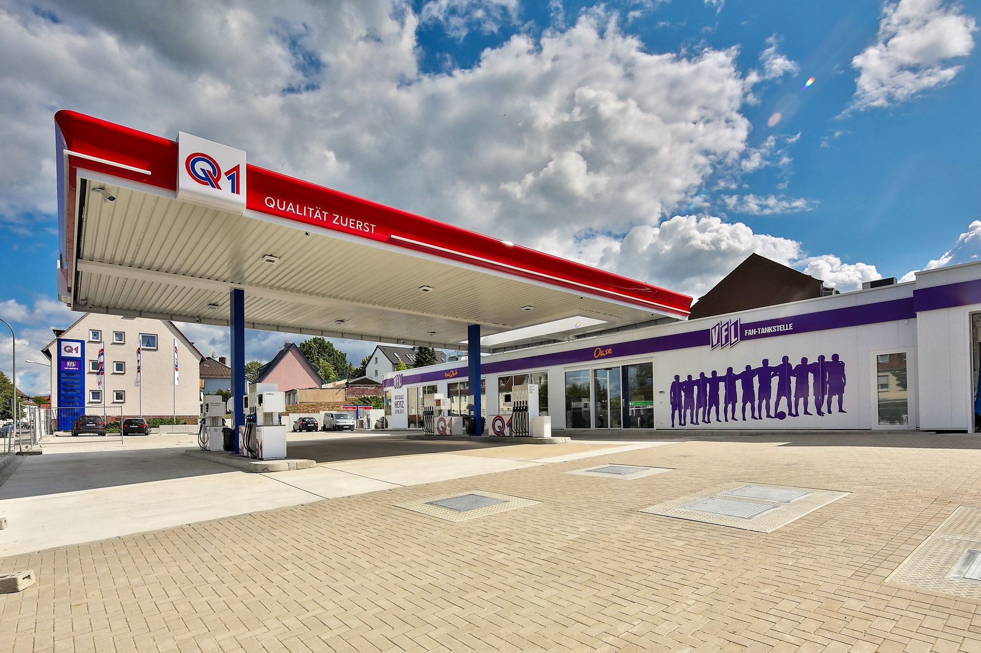 Автозаправочная станция Q1 для футбольных болельщиков «Оснабрюк» (Германия)