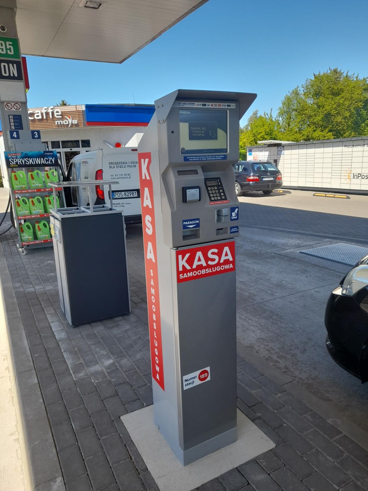 Терминал самообслуживания на АЗС MOYA (Польша) позволяет самостоятельно заправляться и производить оплату непосредственно у топливораздаточной колонке
