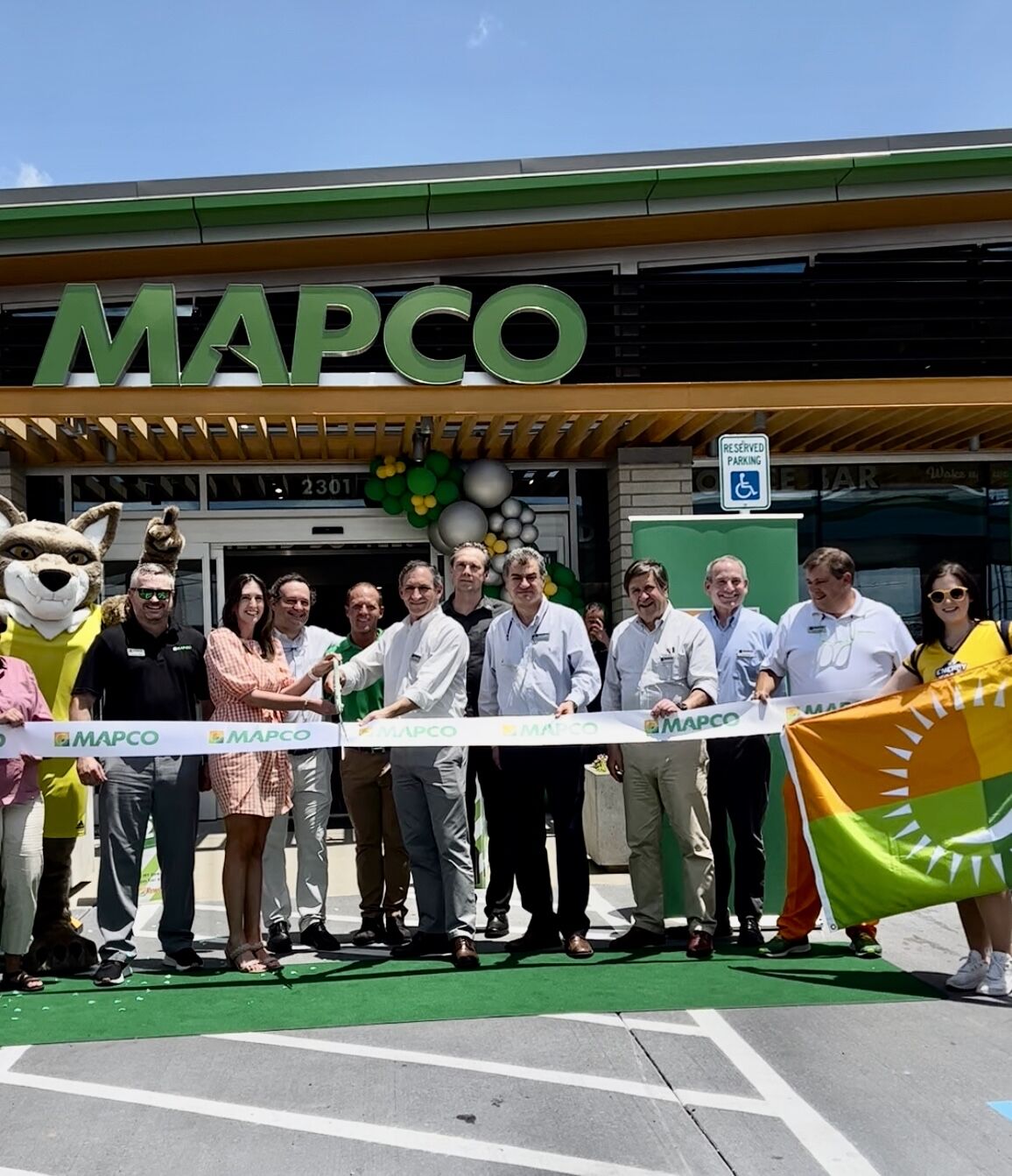 Торжественное открытие магазина и АЗС Mapco (США)