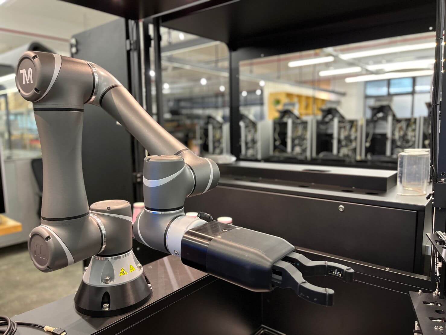 Автономный робот-бариста ELLA в массовом производстве
