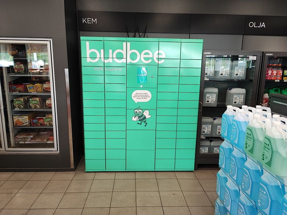 Посылочный автомат Budbee на АЗС OKQ8 (Швеция)