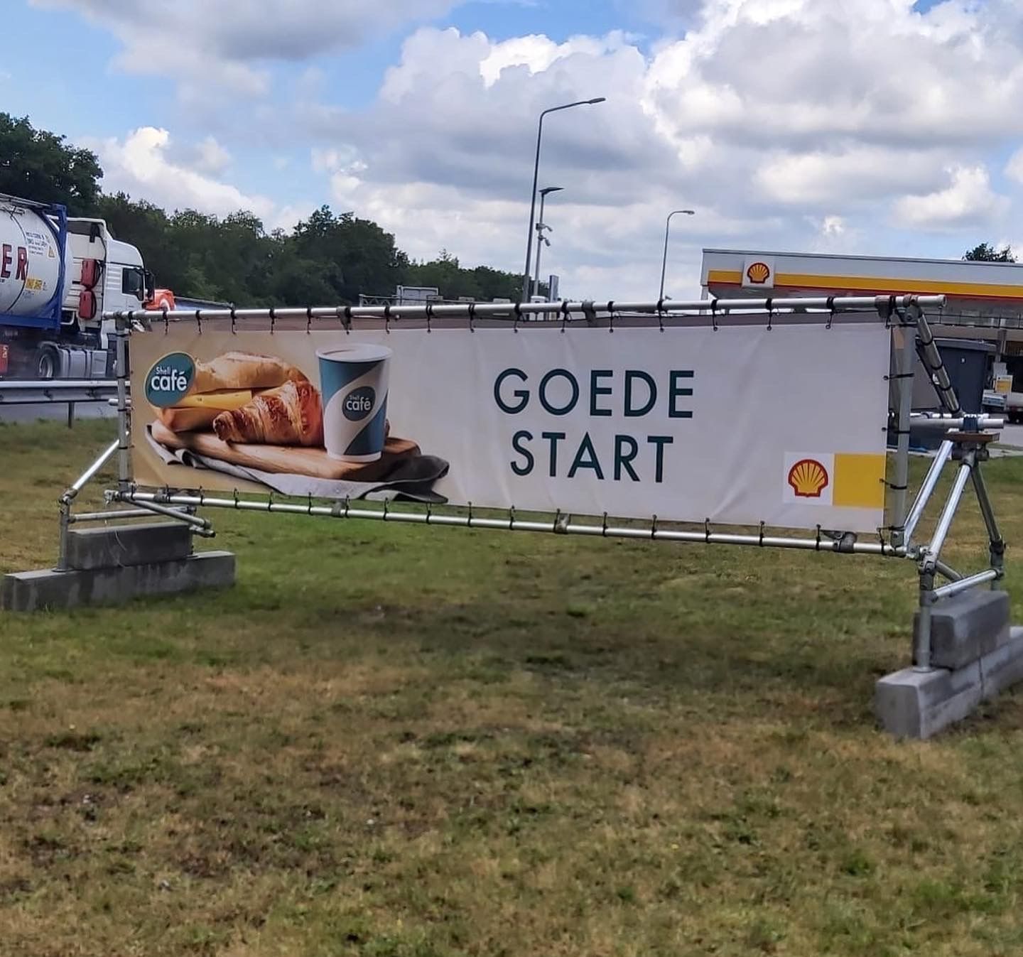 Рама для баннера реклама на АЗС Shell (Нидерланды)