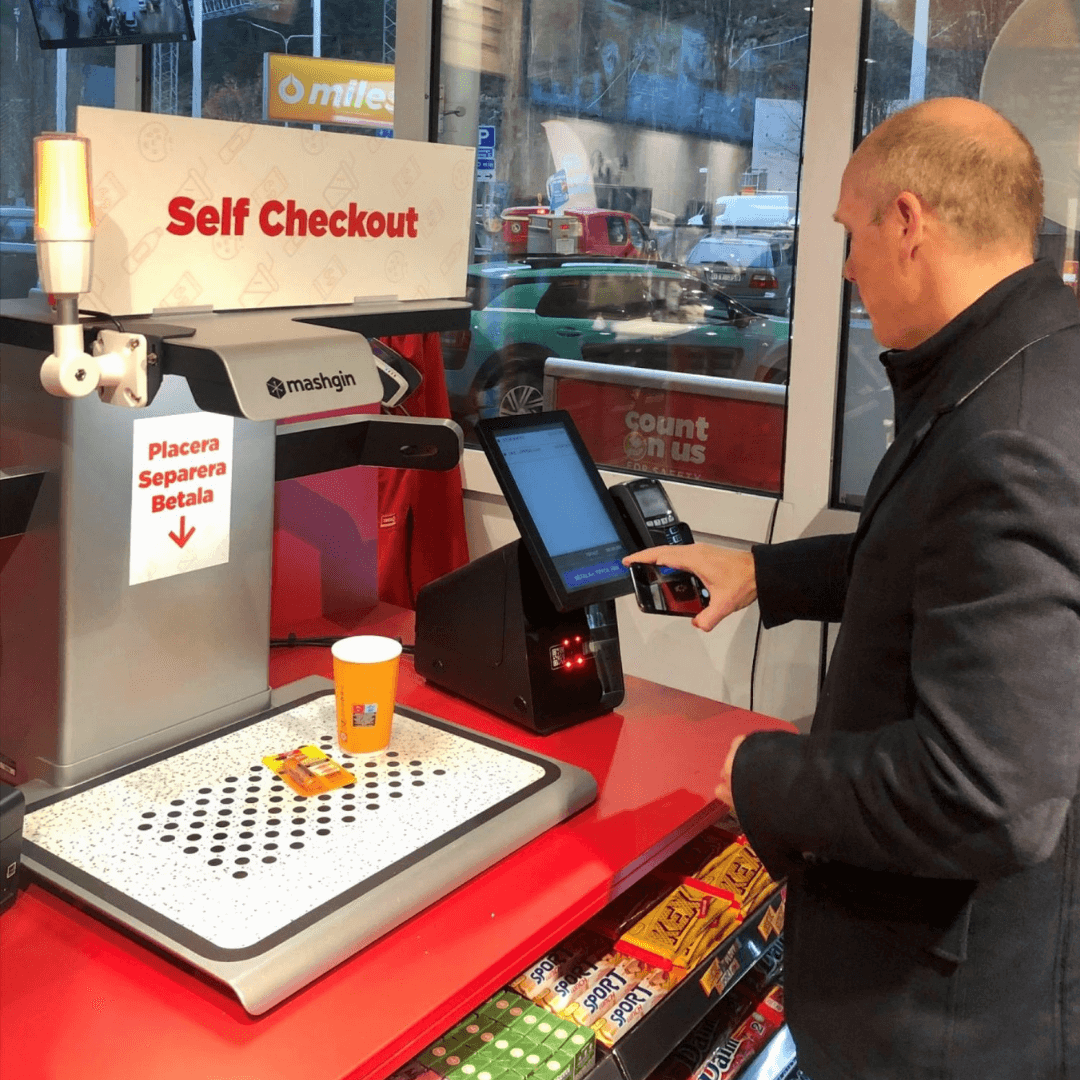 Кассовая система самообслуживания на базе искусственного интеллекта Smart Checkout (Mashgin): Магазин на АЗС Circle K (Швеция)