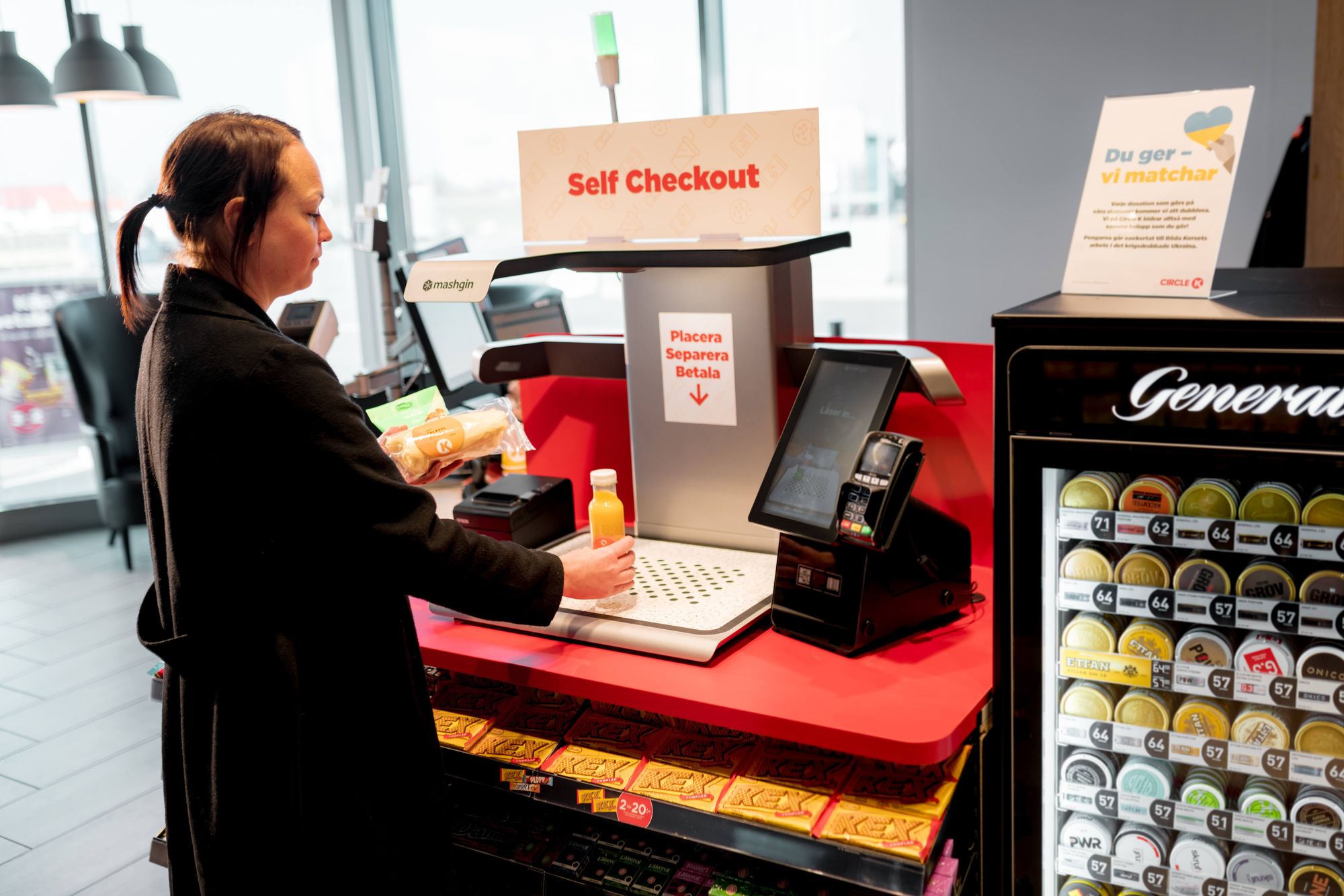 Кассовая система самообслуживания на базе искусственного интеллекта Smart Checkout (Mashgin): Магазин на АЗС Circle K (Швеция)
