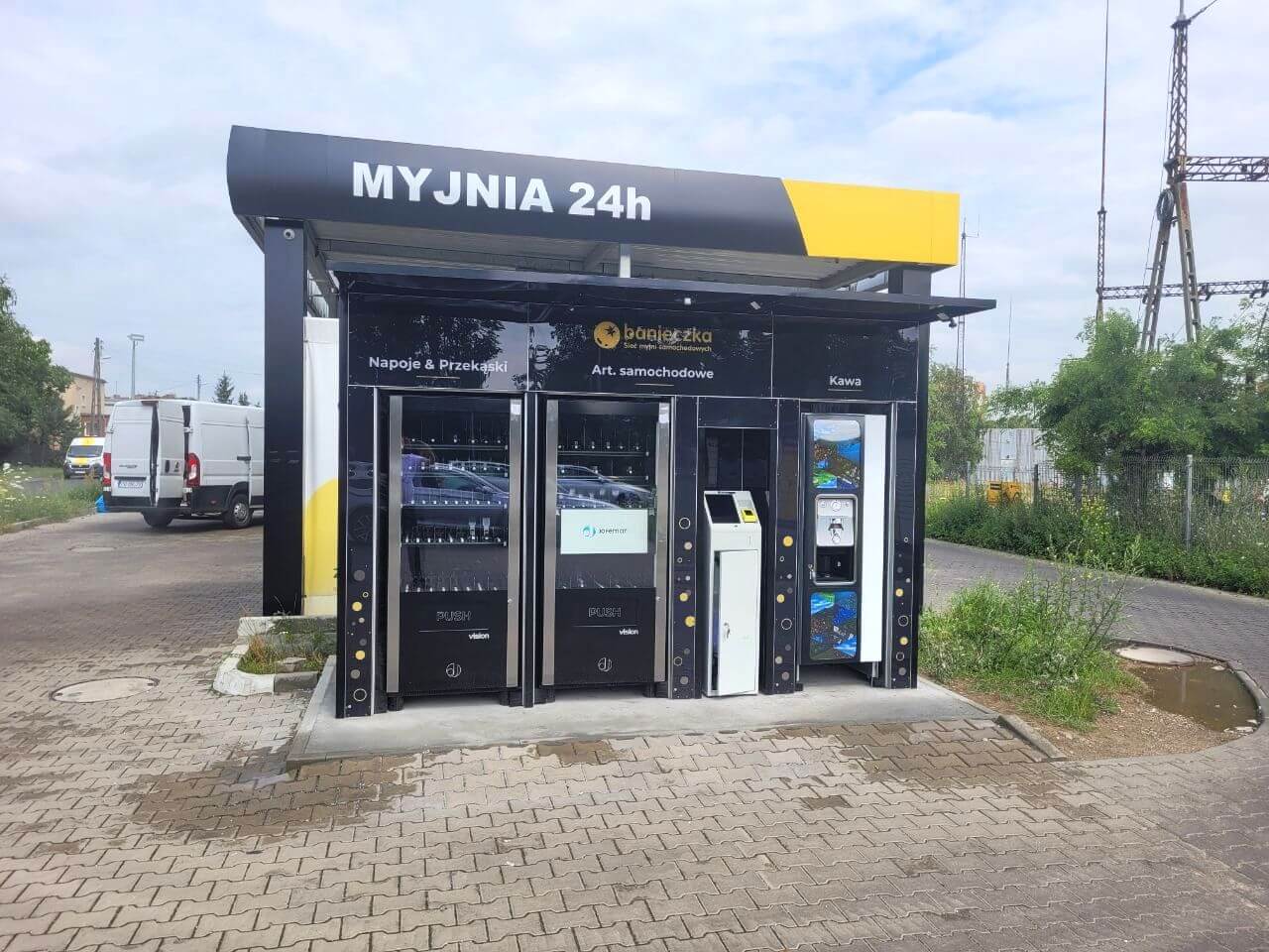 Торговые автоматы на автомойке самообслуживания Banieczki (Польша)