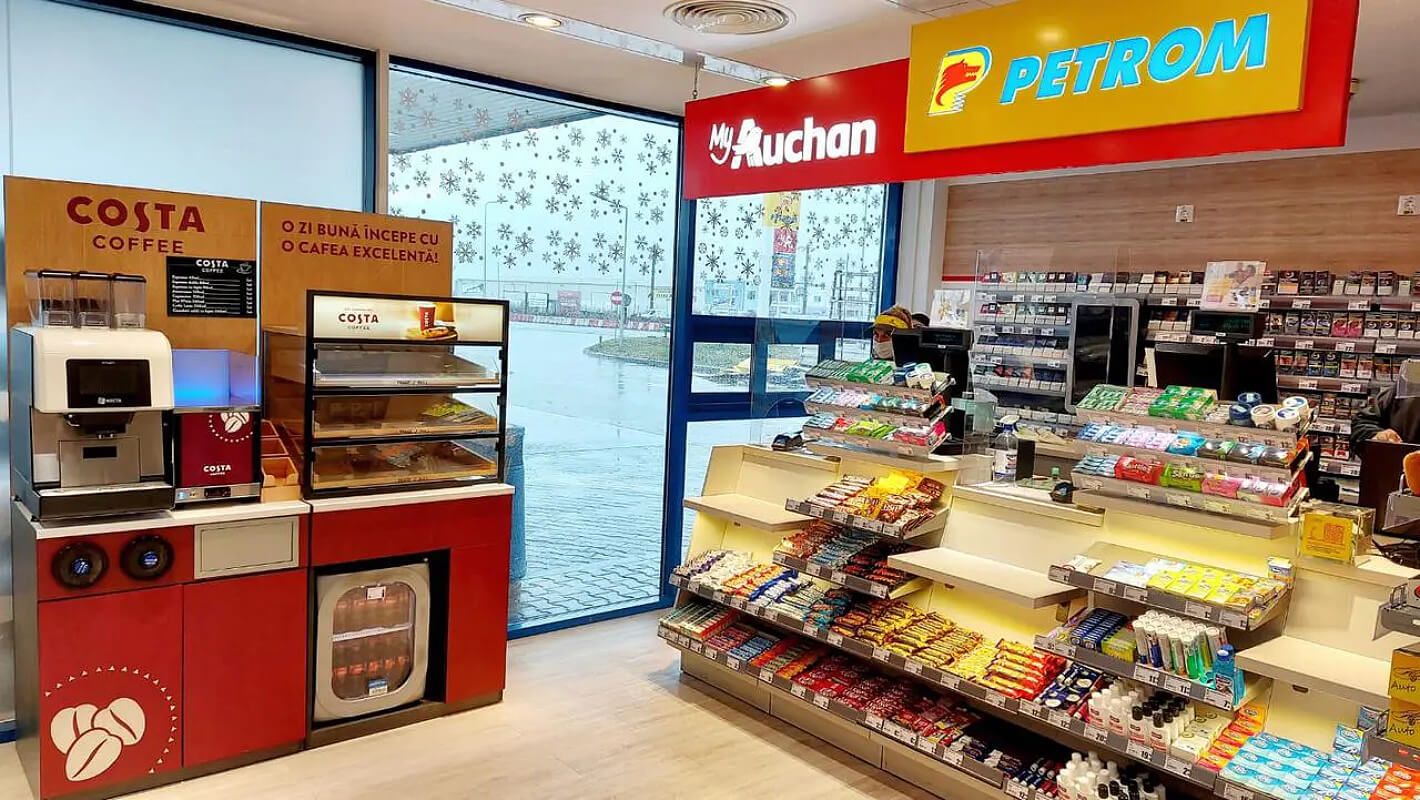 110 из 200 магазинов MyAuchan на АЗС OMV Petrom оснащены киосками самообслуживания Costa Coffee