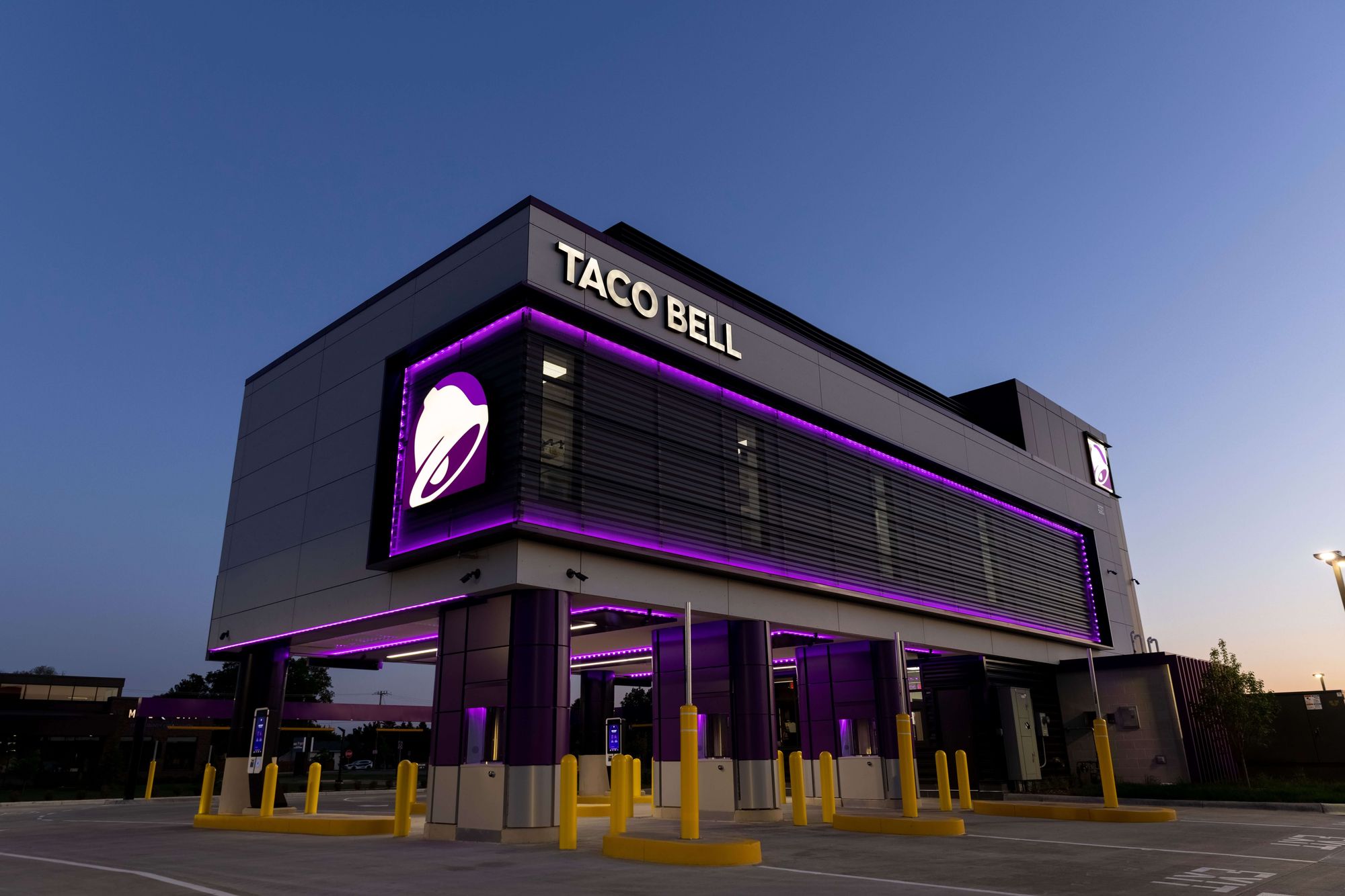 Ресторан быстрого питания Taco Bell Defy с инновационной системой автораздачи Drive Thru (США)