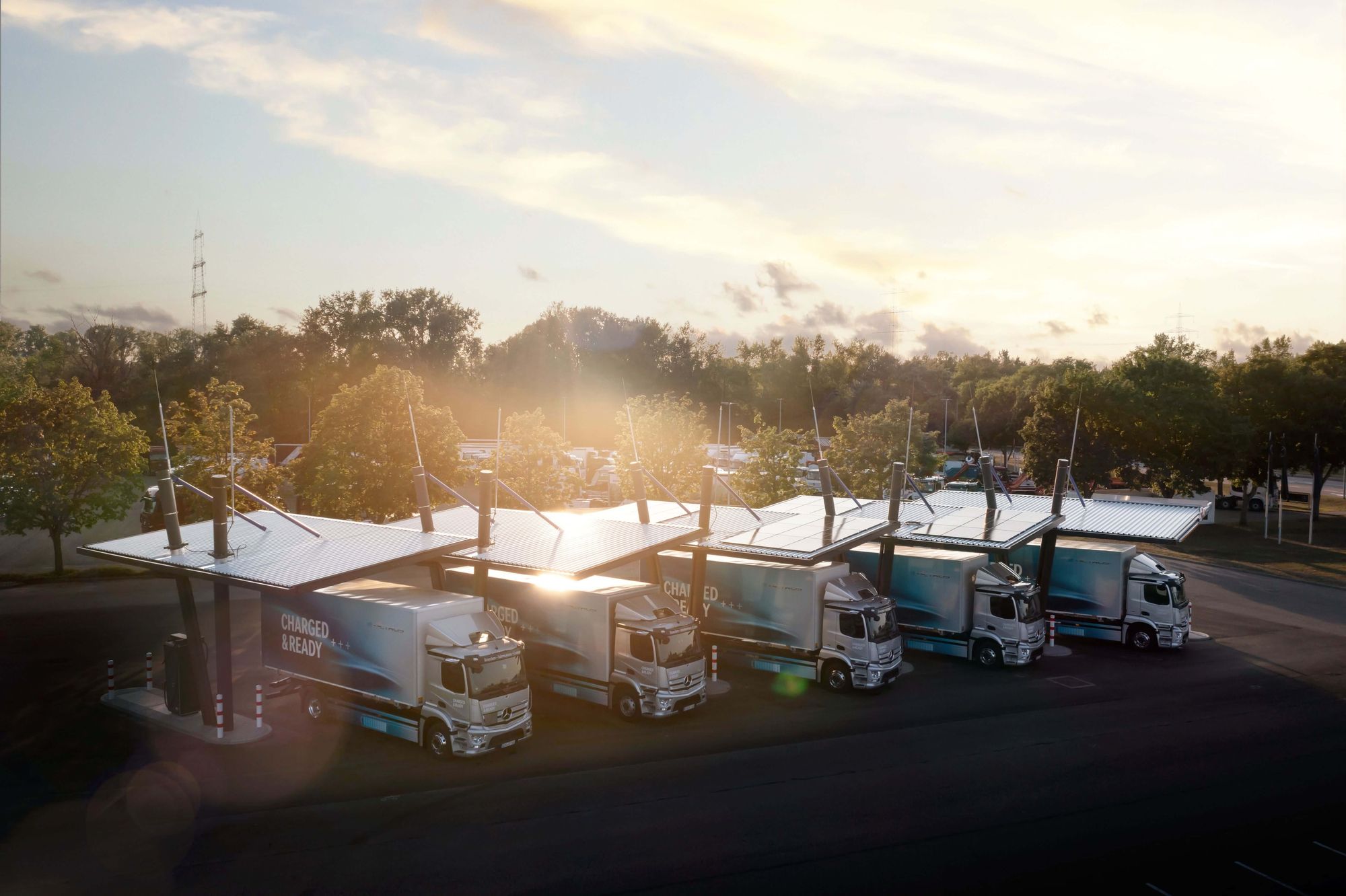 Mercedes-Benz Trucks открывает зарядный парк для электрогрузовиков eTruck Charging Park в Германии