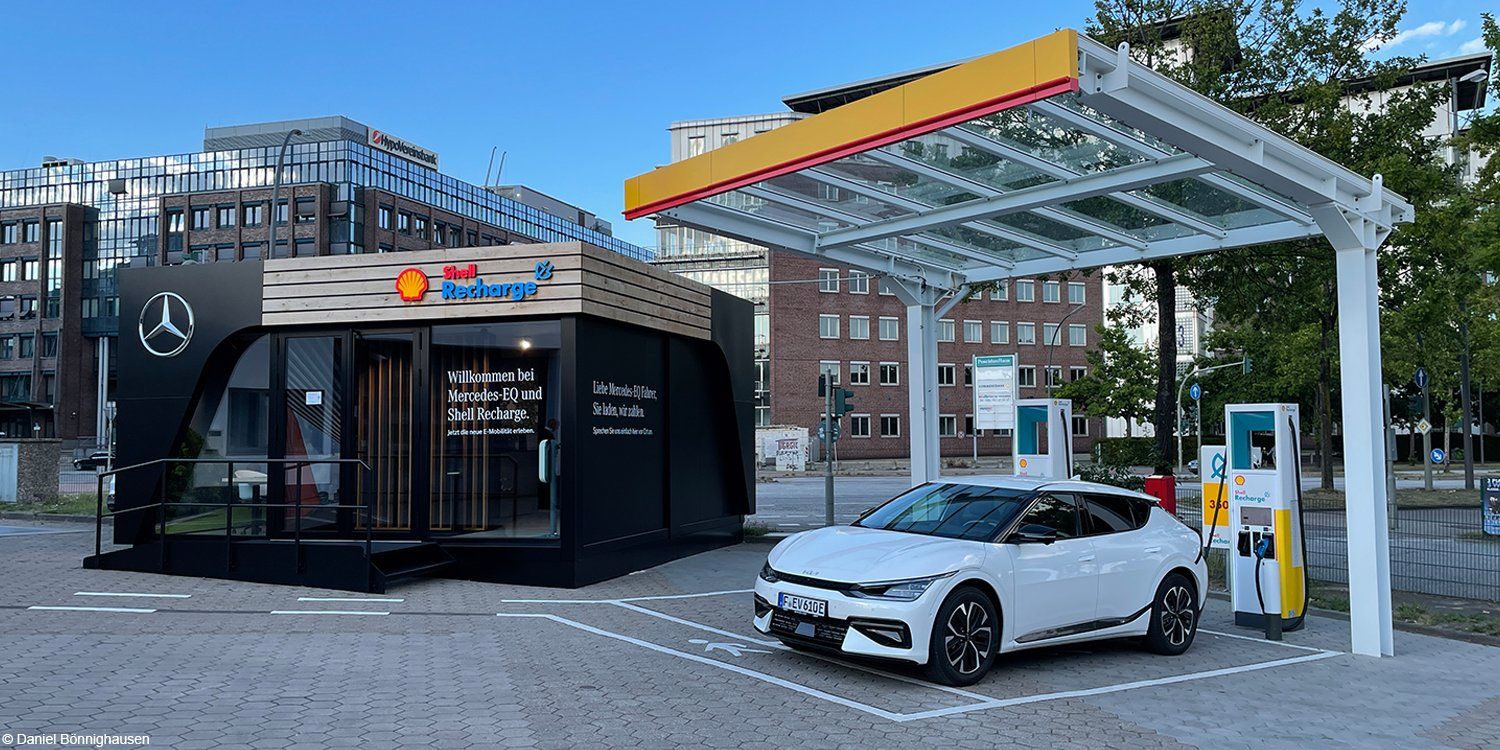 Маркетинговая акция Mercedes-Benz и Shell Recharge на АЗС Shell (Германия), направленная на развитие электромобильности
