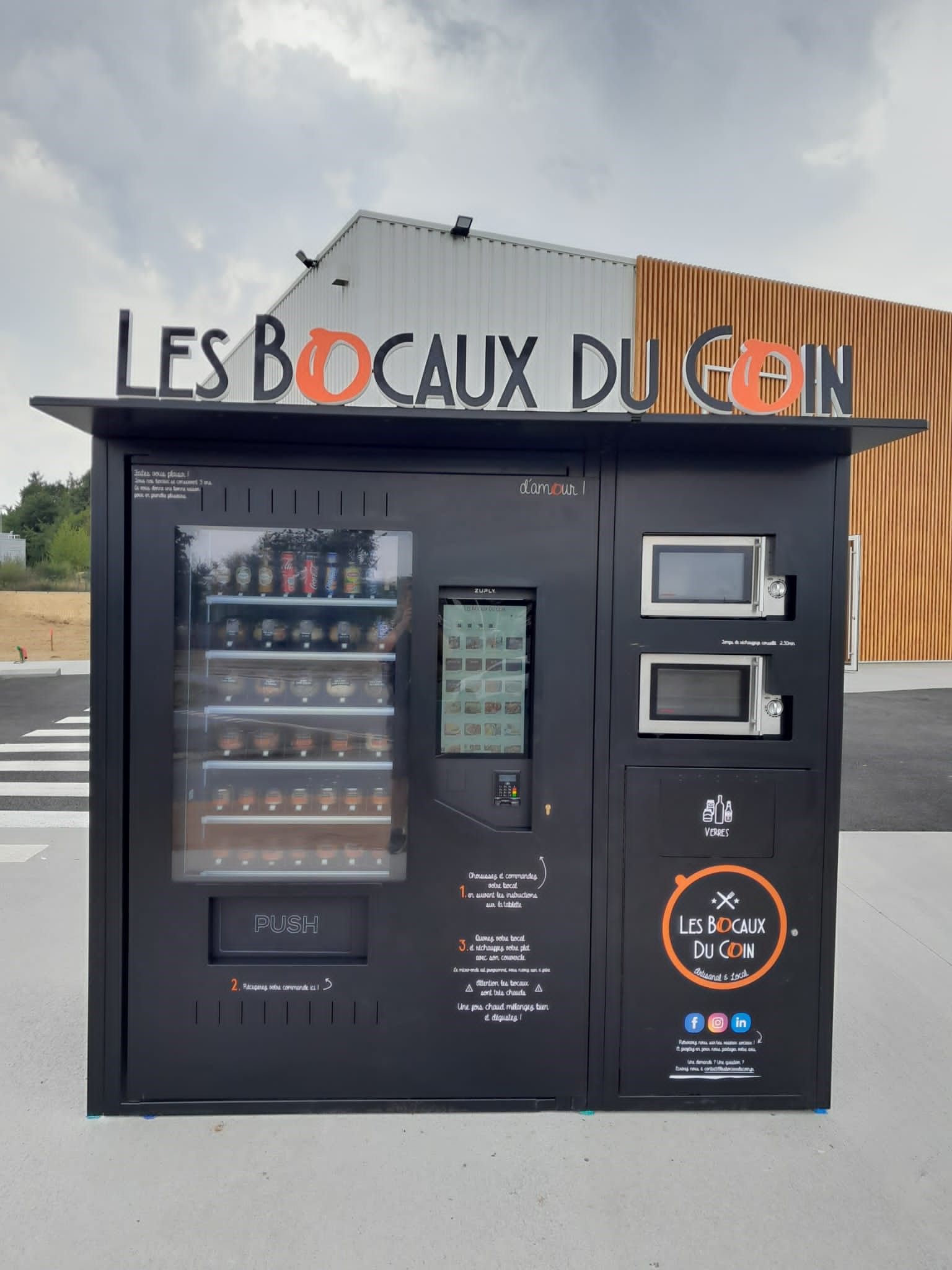 Торговый автомат Les Bocaux Du Coin с готовыми блюда в банках из ресторана (АЗС, автомойка, парковка) Франция