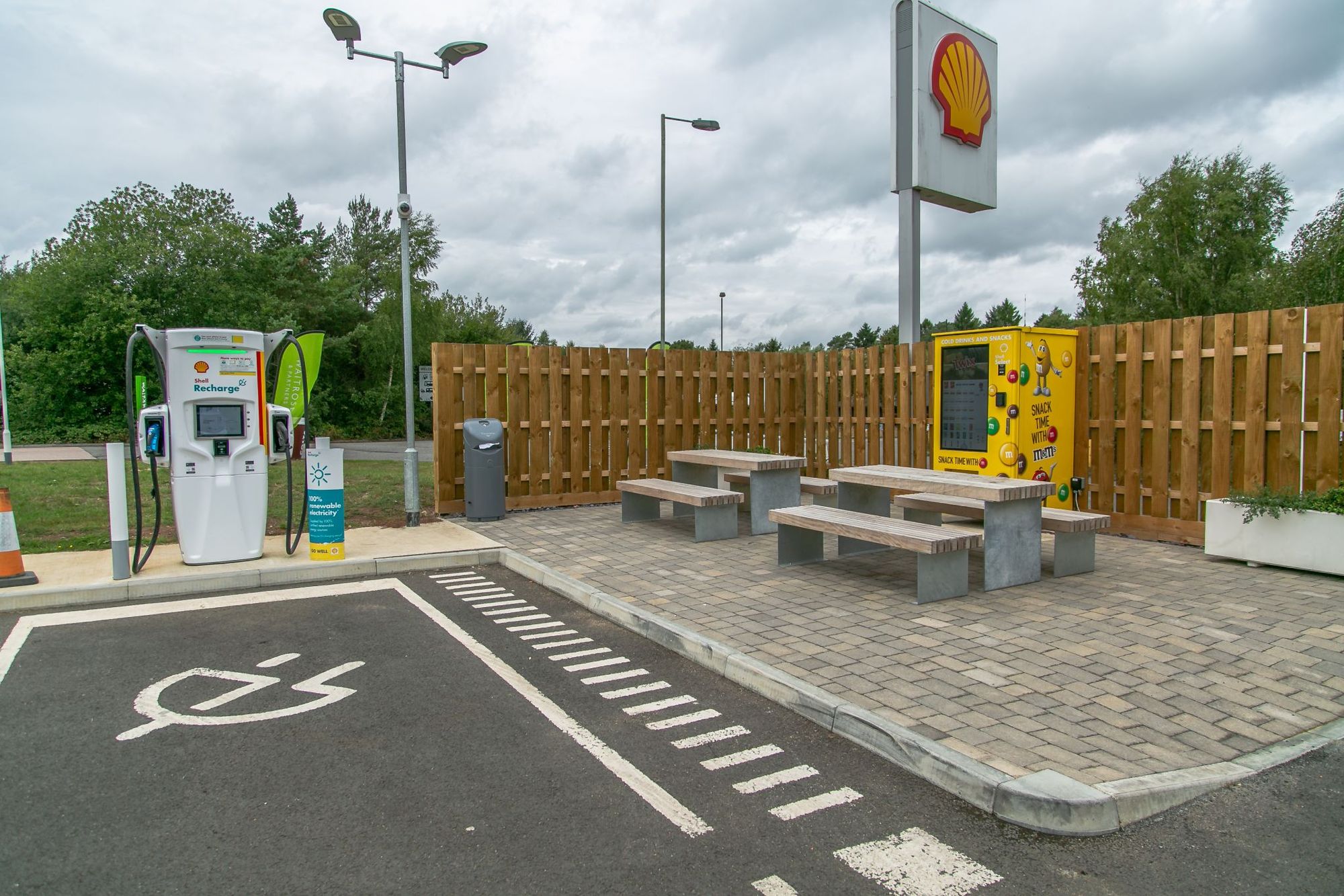 Торговые автоматы Mars на зарядных станциях для электромобилей Shell (Великобритания)