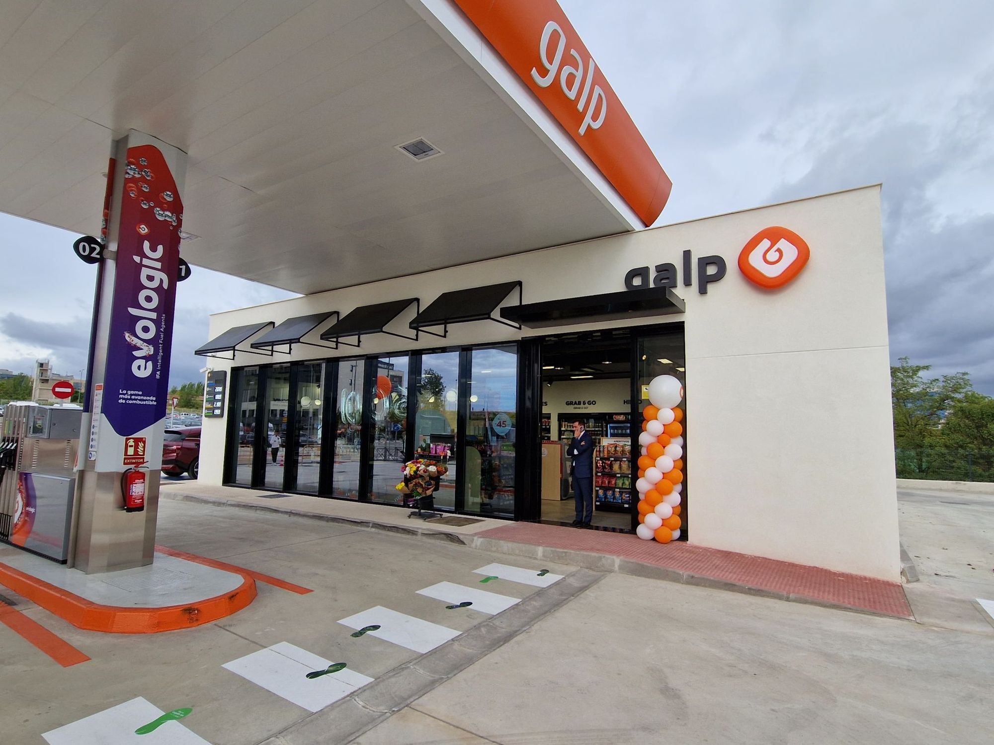 Новая автозаправочная станция (АЗС, магазин, кафе) Galp в Алькобендас (Испания)