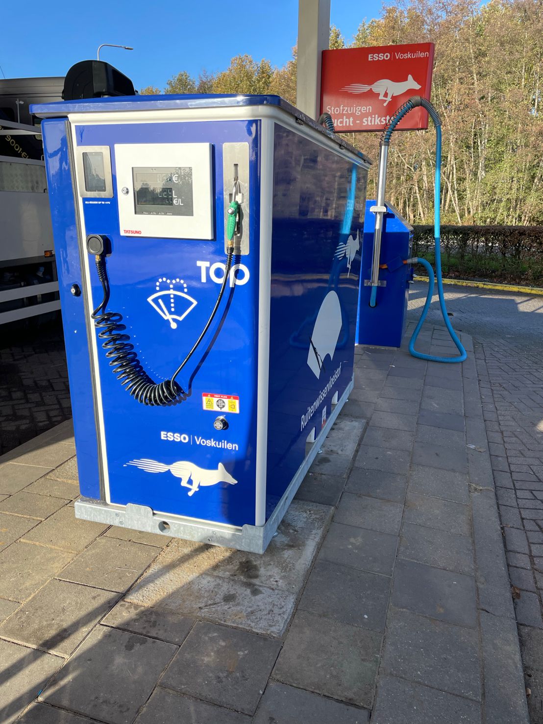 Торговый автомат по продаже жидкости для стеклоомывателя на АЗС ESSO (Нидерланды)