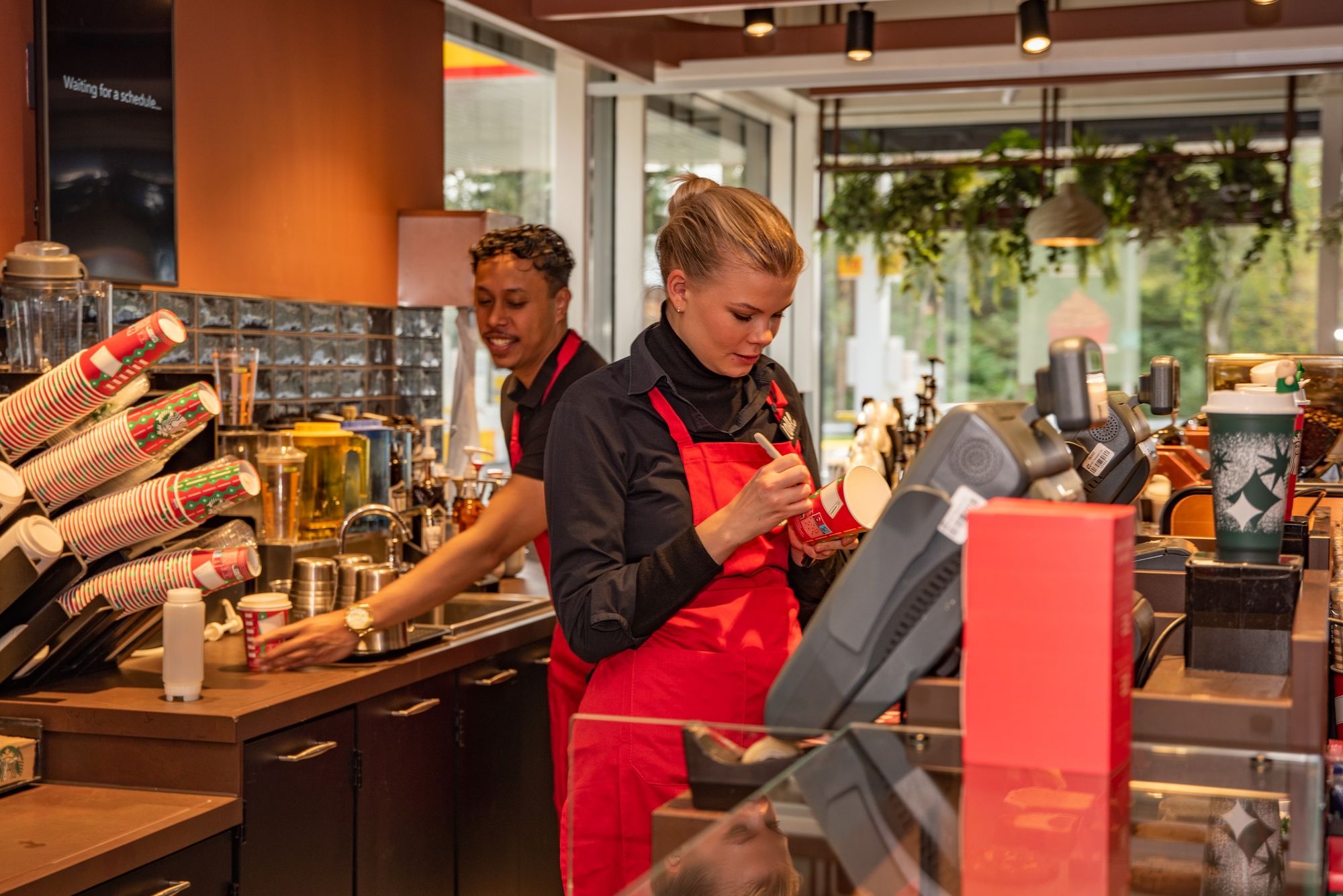 Кофейня Starbucks на АЗС Shell (Нидерланды)