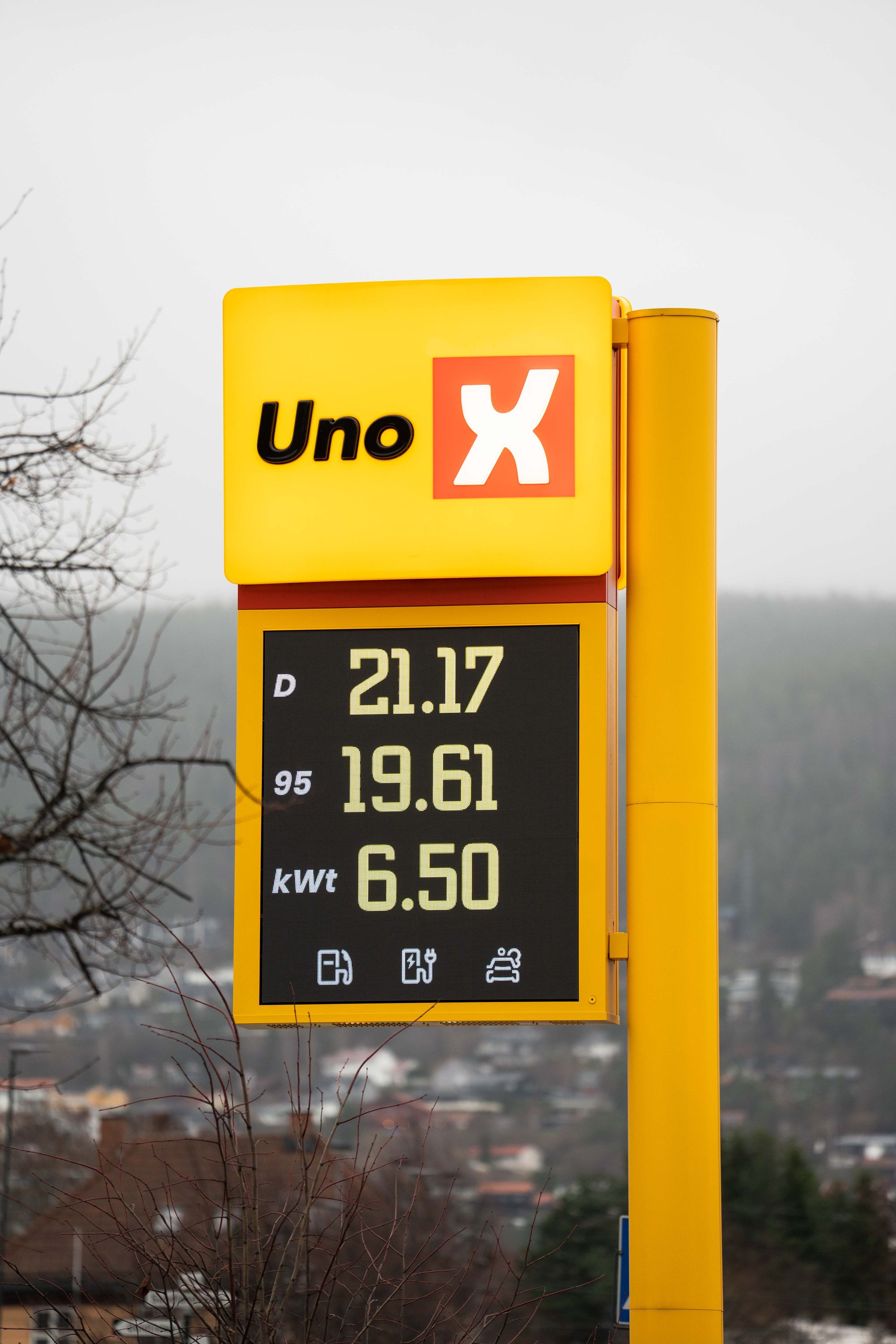  Информация об актуальных ценах зарядка электромобилей представлена прямо на стела АЗС (Норвегия)