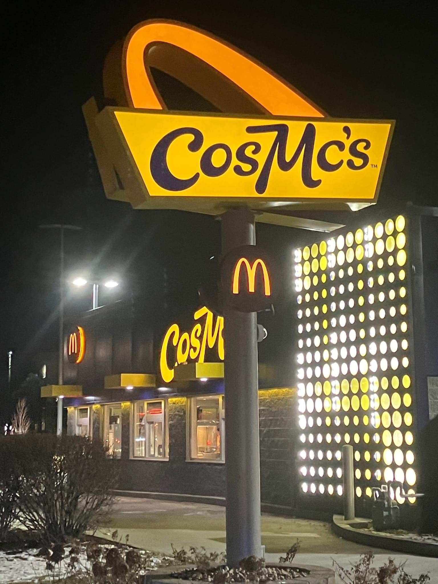 В ресторанах CosMc's, которые будут занимать меньшую площадь, чем типичные рестораны McDonald's, также тестируются различные планировки, включая несколько полос для проезда автомобилей