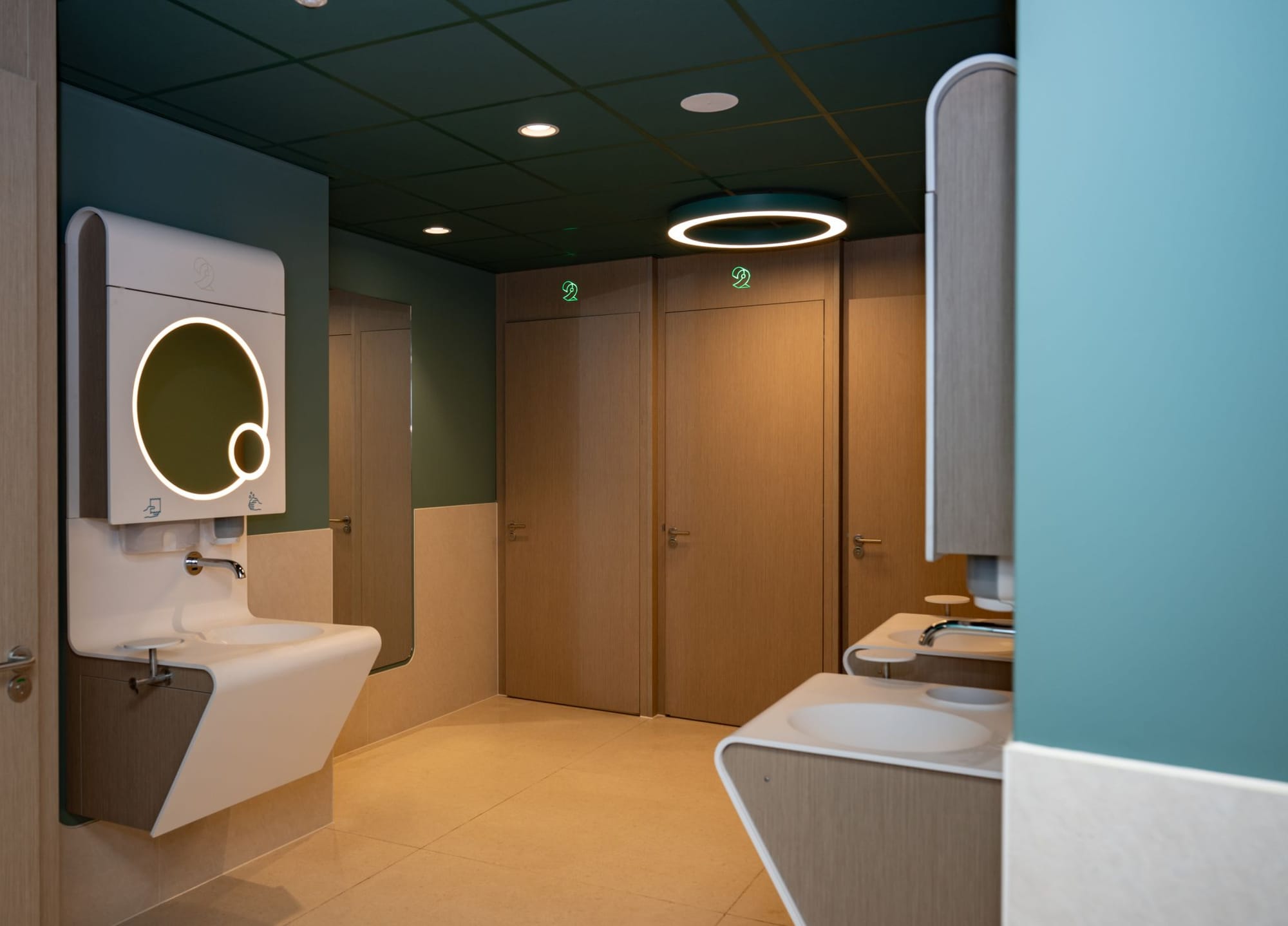  Обновленная концепция туалета 2theloo снова открыта на АЗС Shell Hazeldonk-West (Нидерланды)