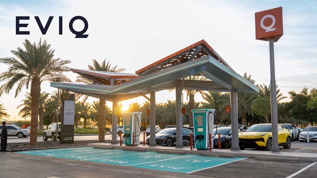 Первую общественную зарядную станция EVIQ для электромобилей открыли в Эр-Рияде (Саудовская Аравия)