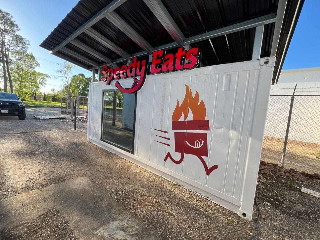 Speedy Eats открывает свой первый автоматизированный магазин с проездом