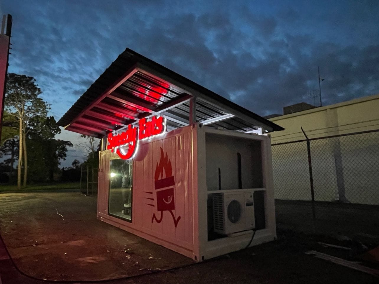 Speedy Eats открывает свой первый автоматизированный магазин с проездом