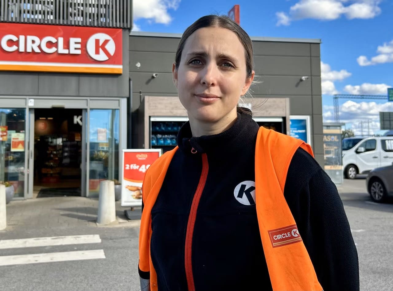 Эмилия Эгрен, управляющая АЗС Circle K, рассказывает о случаях, когда клиенты вели себя непристойно, угрожали или проявляли агрессию