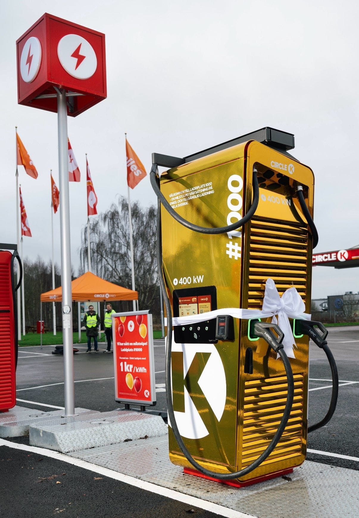Золотая зарядка для электромобилей на АЗС Circle K в Швеции