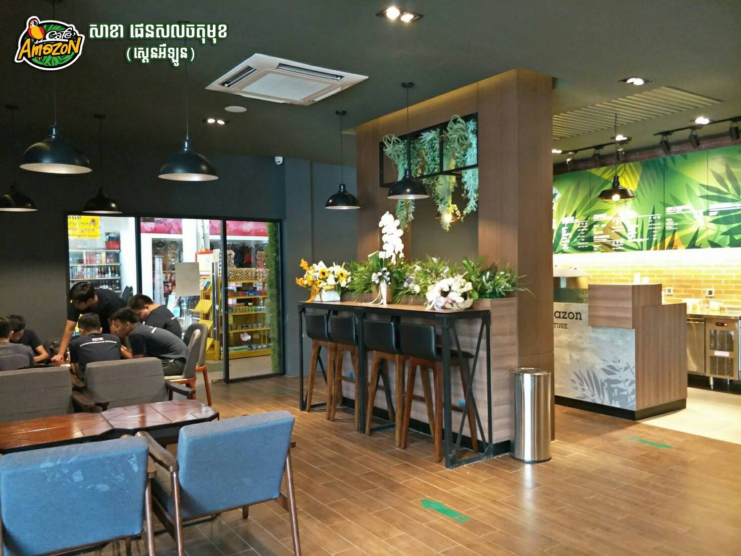 Кафе на камбоджийской автозаправочной станции