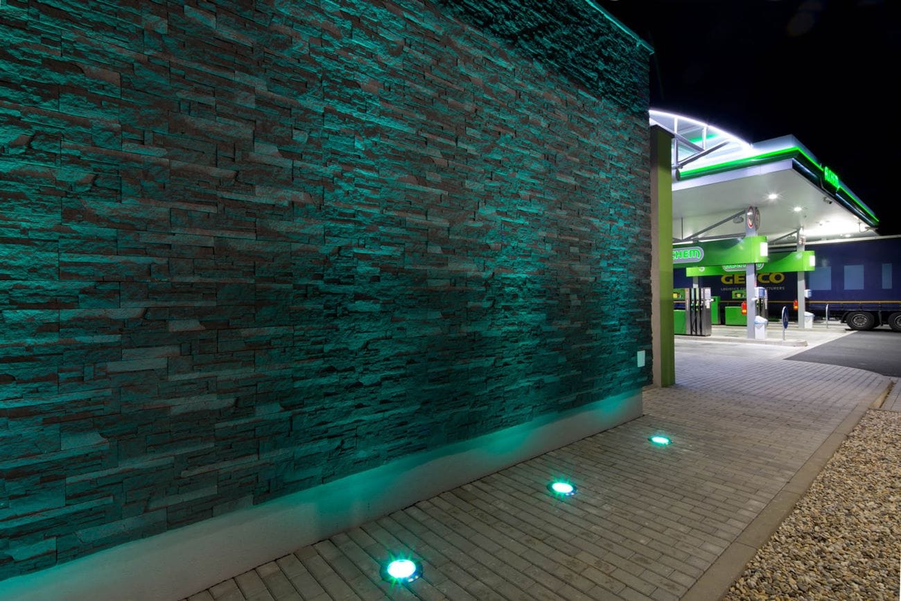 Световые решения на словацкой автозаправочной станции