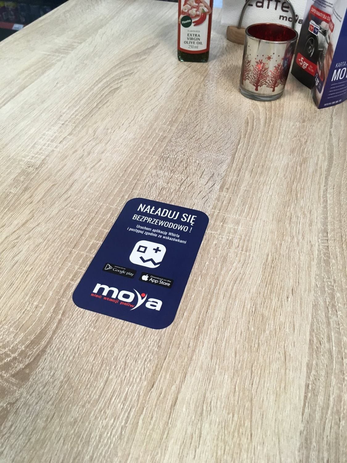 Беспроводная зарядка на станции MOYA