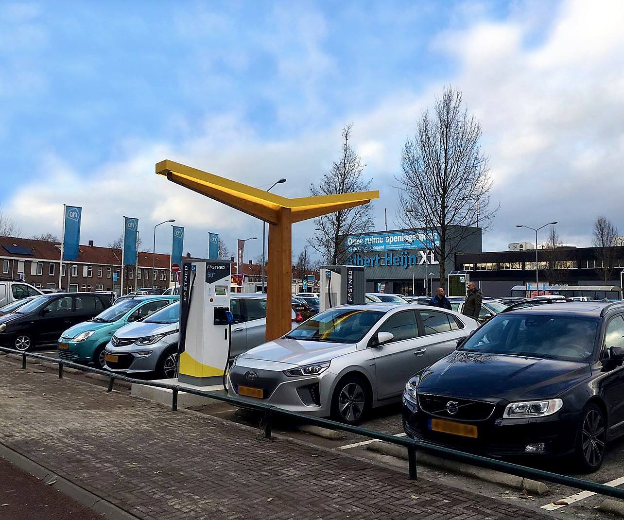 Fastned открывает станции зарядки в торговых центрах Нидерландов