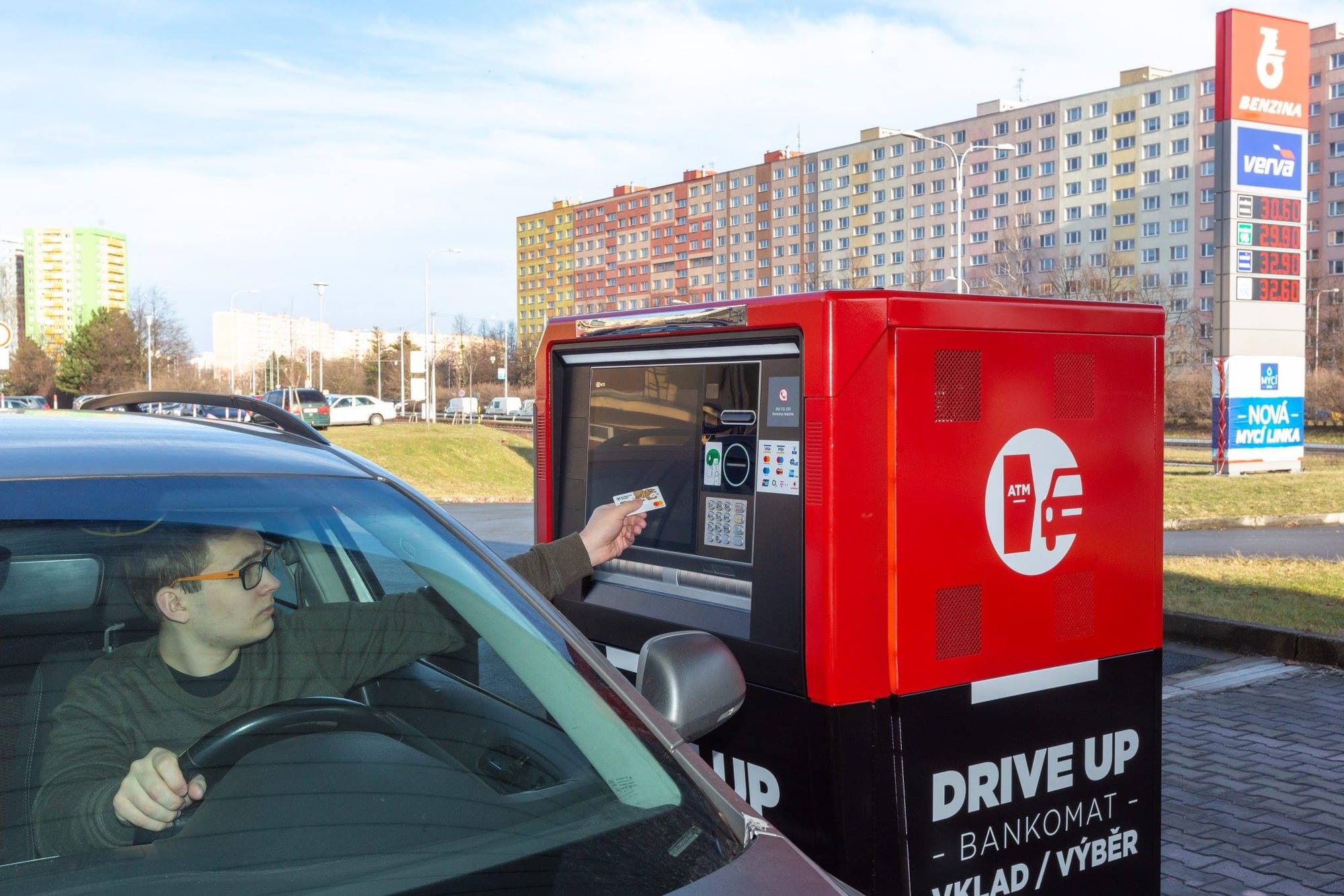 Benzina установила на АЗС уже третий банкомат Drive Up