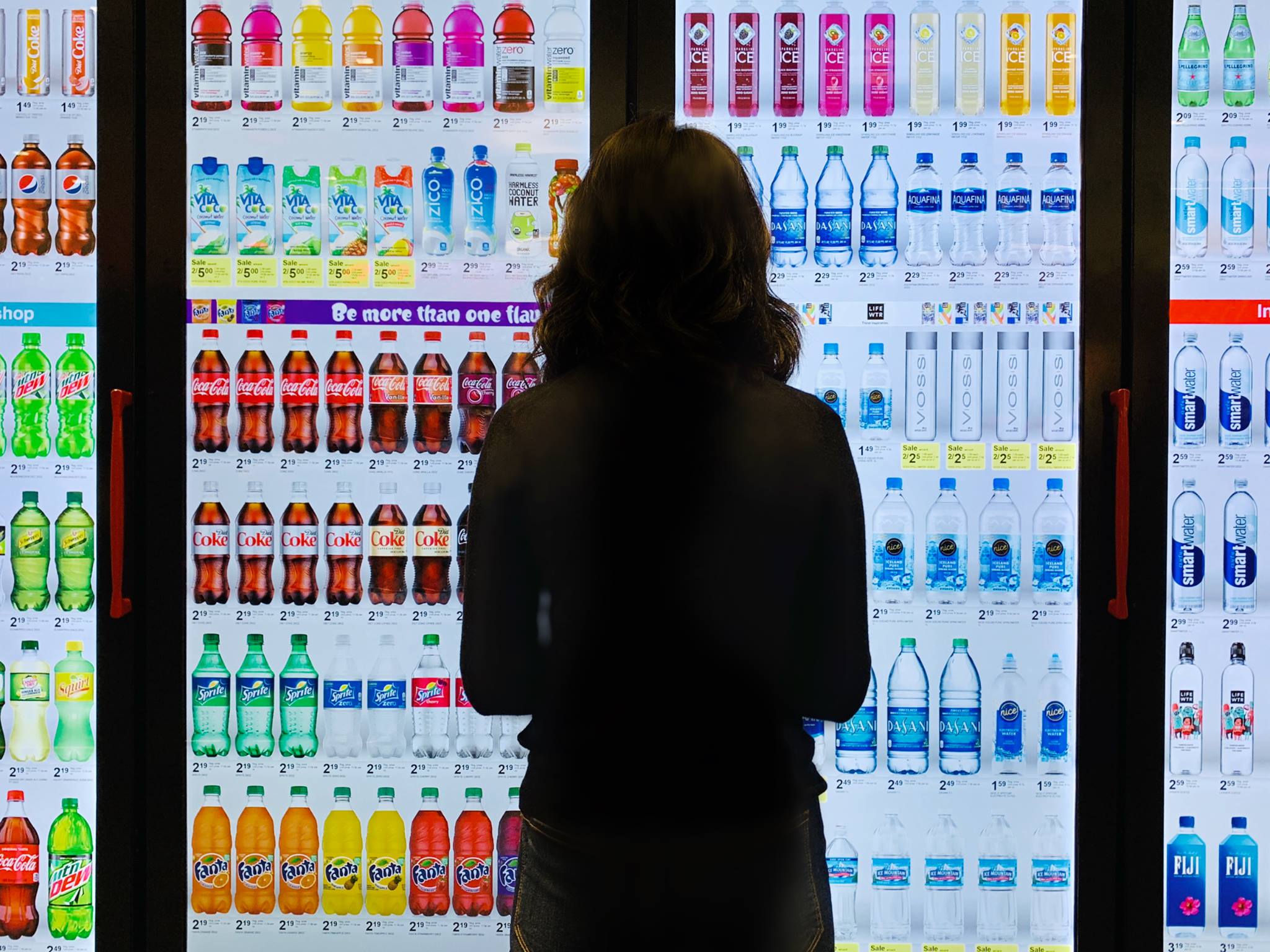 Таргетированная реклама в дверях холодильного шкафа как будущее розничной торговли