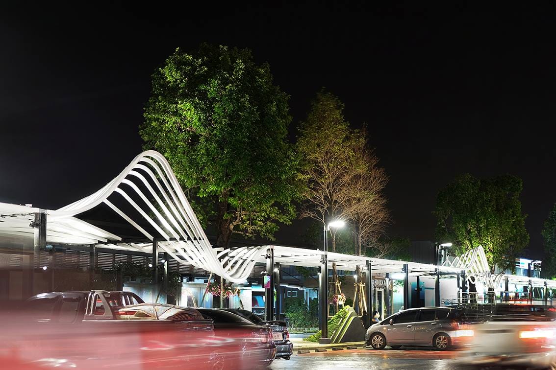 «Энергетический» архитектурно-ландшафтный ансамбль на заправке в Таиланде