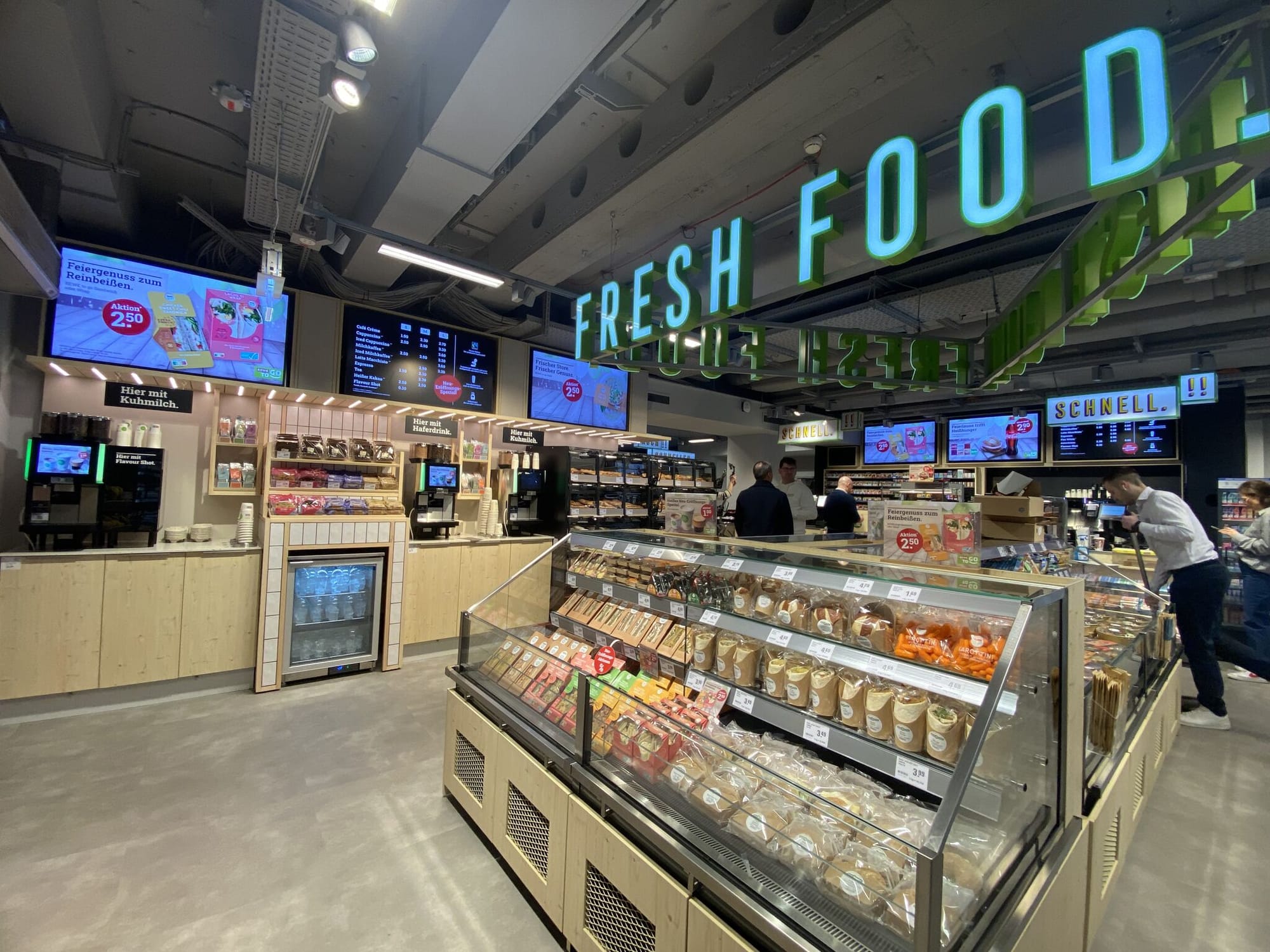 Гибридный формат магазина REWE To Go для локаций с высоким трафиком