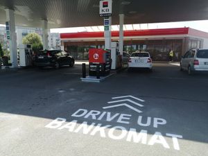 Benzina расширяет количество АЗС, где можно снимать деньги в банкомате прямо из машины