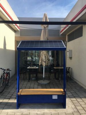 Хорватские школьники изготовили «солнечное» дерево и скамейку для автозаправочных станций INA
