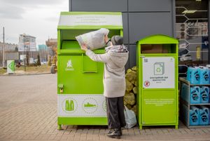 ОККО вместе с клиентами собрали более 400 тонн подержанных вещей для нуждающихся