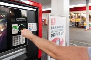 Первые результаты работы банкомата для водителей в сети Benzina