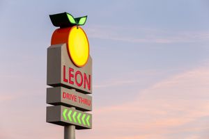 Первый в истории Leon Drive Thru