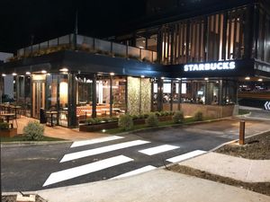 Первый Starbucks Drive во Франции