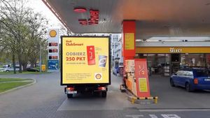 10 тысяч километров наружной рекламы Shell на Led Truck в Польше