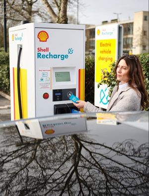 К 2025 году Tesco и Shell установят точки зарядки электромобилей в 100 магазинах в Венгрии