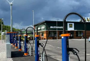 В этом году McDonald's удвоит количество быстрых зарядных устройств для электромобилей в Швеции