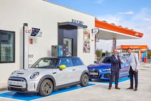 BMW и Galp создадут сеть из более чем 100 точек сверхбыстрой зарядки  электромобилей в Испании
