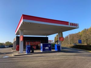 Автомат по продаже жидкости для стеклоомывателя на ESSO в Нидерландах