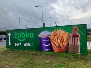 Большой выбор готовых блюд и высокоэффективная бизнес-модель Żabka в придорожном ритейле