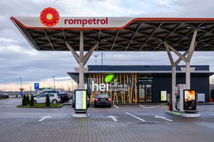 Первые комплексные сервисные центры и АЗС Rompetrol на трассе A1 в Румынии