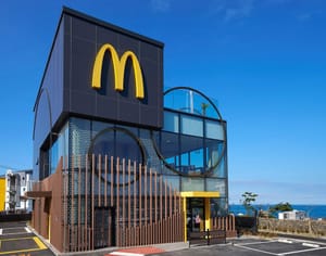 McDonald’s с панорамным видом на океан