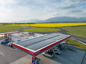 Автозаправочные станции Petrol теперь работают на солнечной энергии